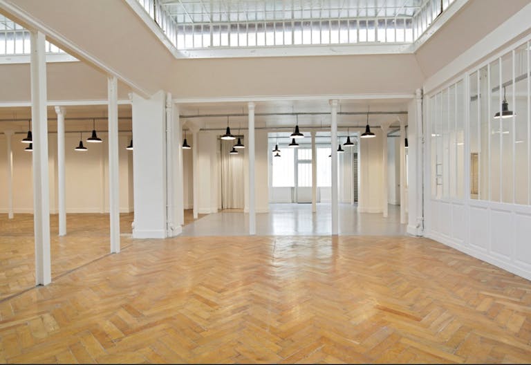 Premium Space In R�publique - Image 1