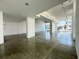Pop-Up Space on Melrose Avenue - Image 12