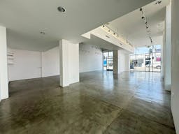 Pop-Up Space on Melrose Avenue - Image 12
