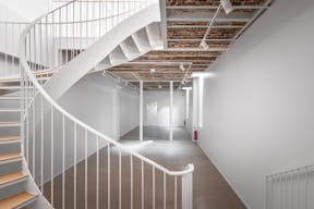 Perfect Showroom on Rue de Turenne - Image 3