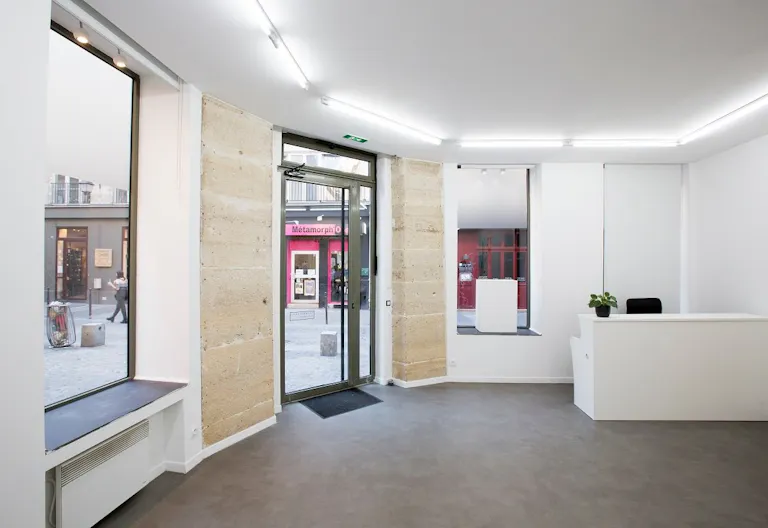 Espace au pied du centre Pompidou - Image 0