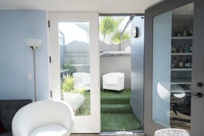 Stunning Art Deco Suite - Image 8