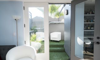 Stunning Art Deco Suite - Image 8