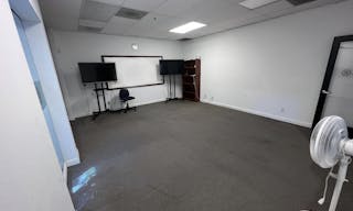 Spacious , quiet and clean room 124 at University of San Jose - Image 14