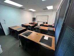 Spacious , quiet and clean room 125 at University of San Jose - Image 4