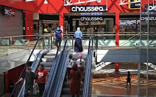 Shopping Mall Porte Jeune Mulhouse - Cell B15 - Image 1