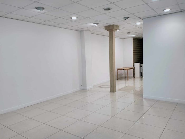 White-Box Space in Le Marais - Image 2