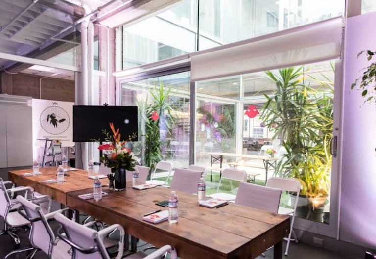 Modern SOMA building with Atrium and Rooftop Patio - Image 3