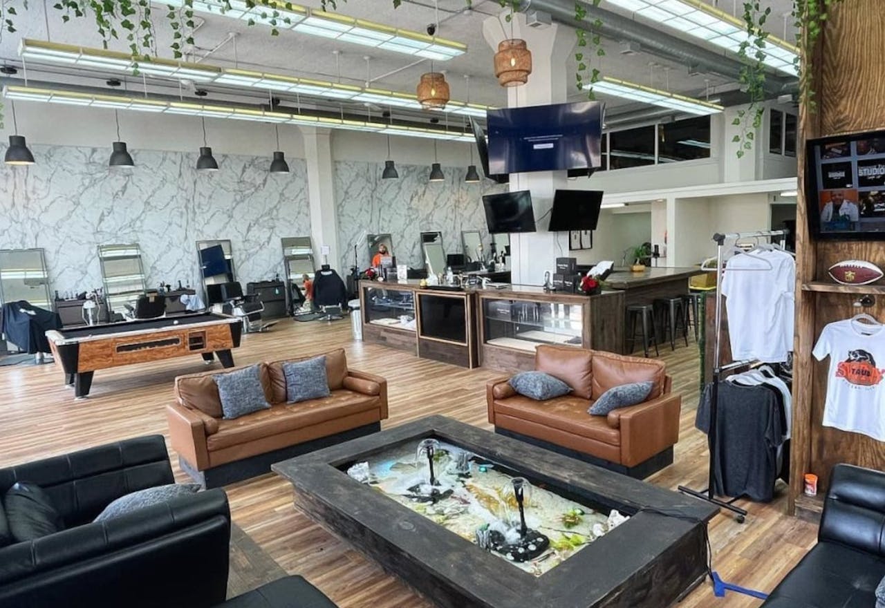 LARGE South Loop Barber Salon - Image 0