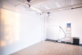 DTLA open space with Rattan Daybed Decor 1,150sf - Image 12