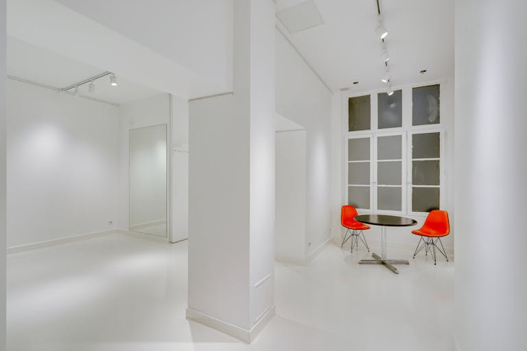 Great Pop Up Boutique in Le Marais - Image 3