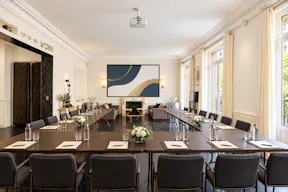 Chic Parisian Apartment – Fashion Showroom, Paris Champs-Élysées - Image 24