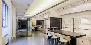 Showroom Abbigliamento e accessori - Image 2