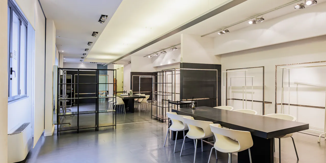 Showroom Abbigliamento e accessori - Image 2