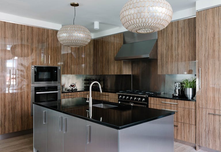 Sun-Drenched Soho Penthouse with Two Terraces - Image 3