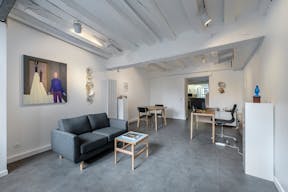 Stylish Le Marais Boutique - Image 10