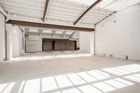 Showroom Boutique in Canal Saint Martin - Image 2