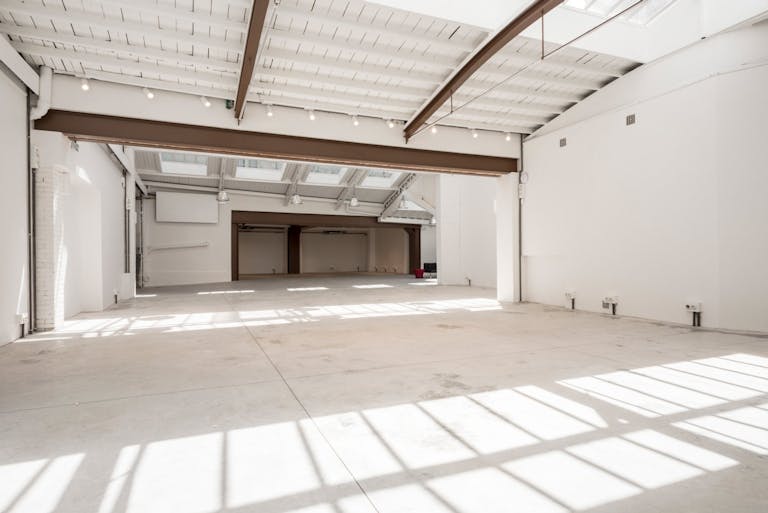 Showroom Boutique in Canal Saint Martin - Image 2