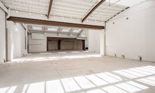 Showroom Boutique in Canal Saint Martin - Image 2