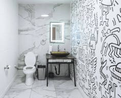 Lounge + Photography Studio - Image 7