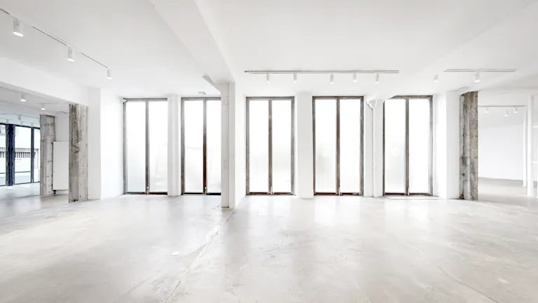 Large Showroom Rue Froissart - Image 4