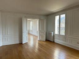 Beautiful Apartment Showroom in the 7th Arr. - Image 0