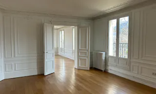 Beautiful Apartment Showroom in the 7th Arr. - Image 0