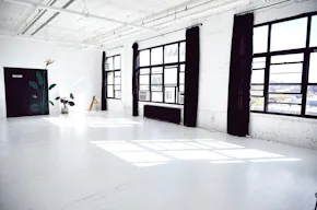 Bright day light Studio - Image 0