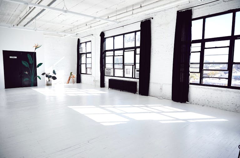 Bright day light Studio - Image 0