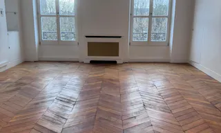 Showroom d’Exception – Place François 1er, Paris VIII - Image 2