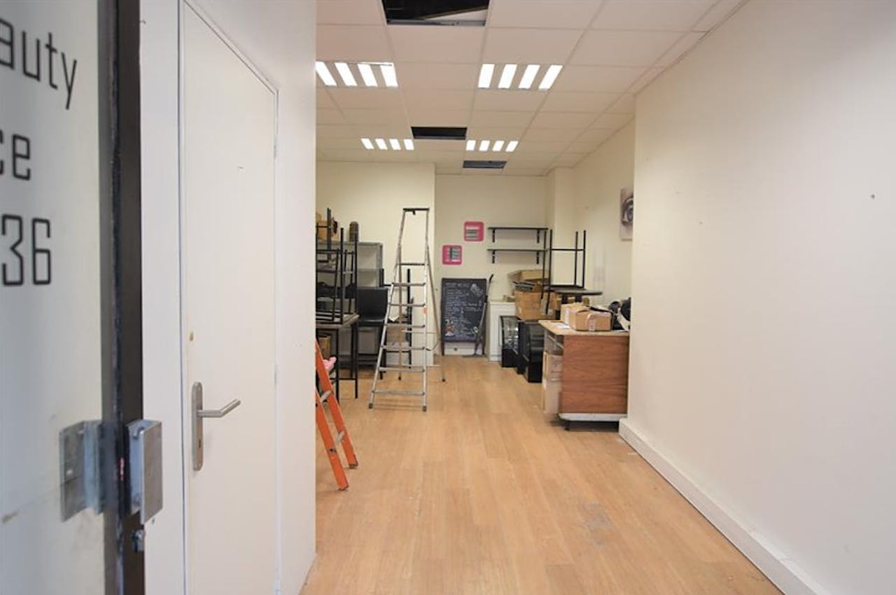 Boutique Busy Location - Near Grands Boulevards - Image 2