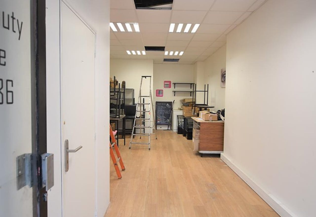 Boutique Busy Location - Near Grands Boulevards - Image 2