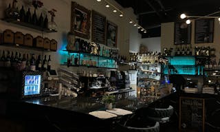 Intimate Williamsburg Cafe & Bar Social House - Image 5