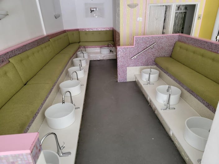 Prime location - Upper East St. Pop Up store Location ! - Image 1