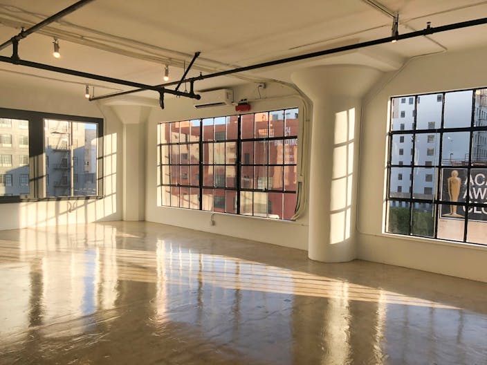 Bright studio in DTLA - Image 1
