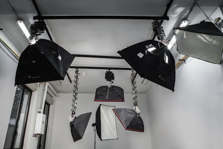 showroom milano with chroma key - Image 2
