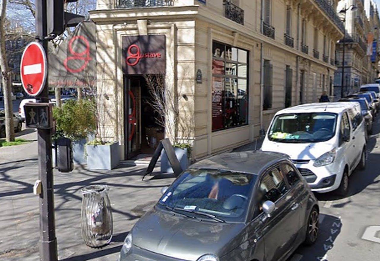 Corner Boutique in 8th arrondissement - Saint-Augustin - Image 1