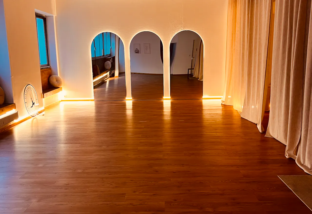 Espace de yoga ou activités de bien être au cœur de Cannes. - Image 1
