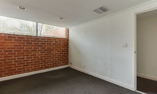 Trendy Building in Beverly Hills - Image 21