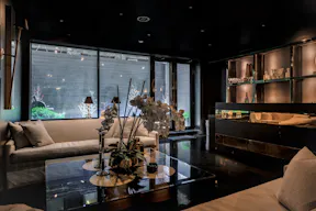 Classically Elegant Soho Duplex - Image 7