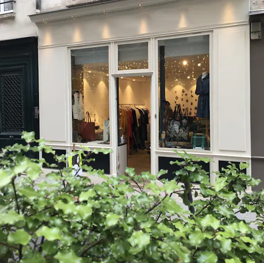 El�gant espace situ� au c?ur du 7�me arrondissement. - Image 1