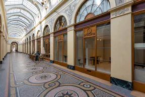 Showroom in Palais Royal (2 arcades) - Image 7