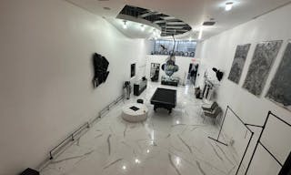 Luxurious Storefront on Melrose Ave - Image 2