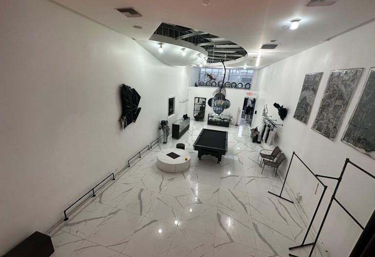 Luxurious Storefront on Melrose Ave - Image 2