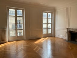 Spectacular Showroom in Saint-Germain - Image 2