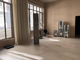 Atypical design gallery & shooting space in the Marais - Image 11