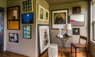Charming Storefront - street level - Image 9