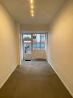 An atypical loft-style space near Montmartre - Image 0