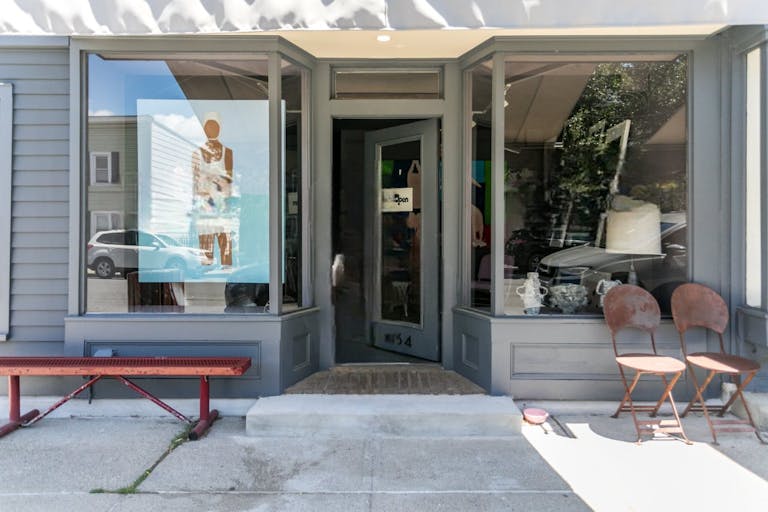 Charming Storefront - street level - Image 0