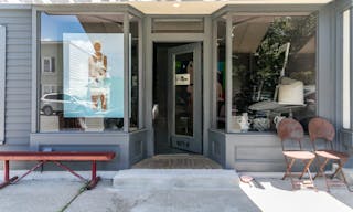 Charming Storefront - street level - Image 0